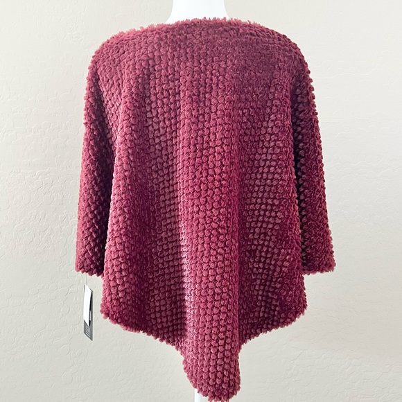 Black Rivet Berry Faux Fur Poncho Cape Shawl - Picture 3 of 10